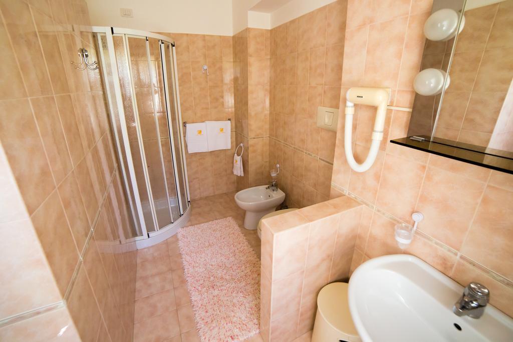 Albergo Benito ปอนเต เนลลัลปี ภายนอก รูปภาพ